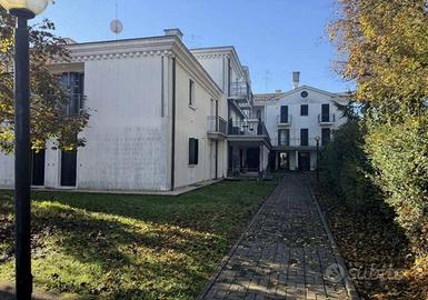 Immobile in asta di 98 m² con 3 locali e box auto 