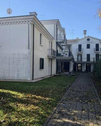 Immobile in asta di 98 m² con 3 locali e box auto 