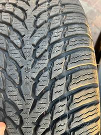 Gomme 215/60 r17 96H