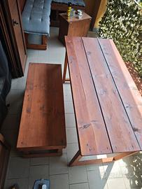 Tavolo più due panche 