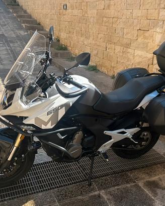 Motocicletta mt 650 cf come nuova
