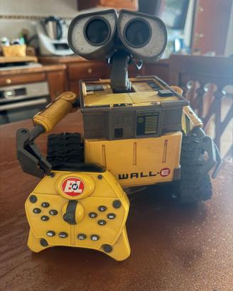 Robot wall e telecomandato