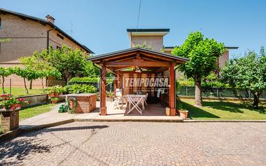 Porzione di bifamiliare con giardino