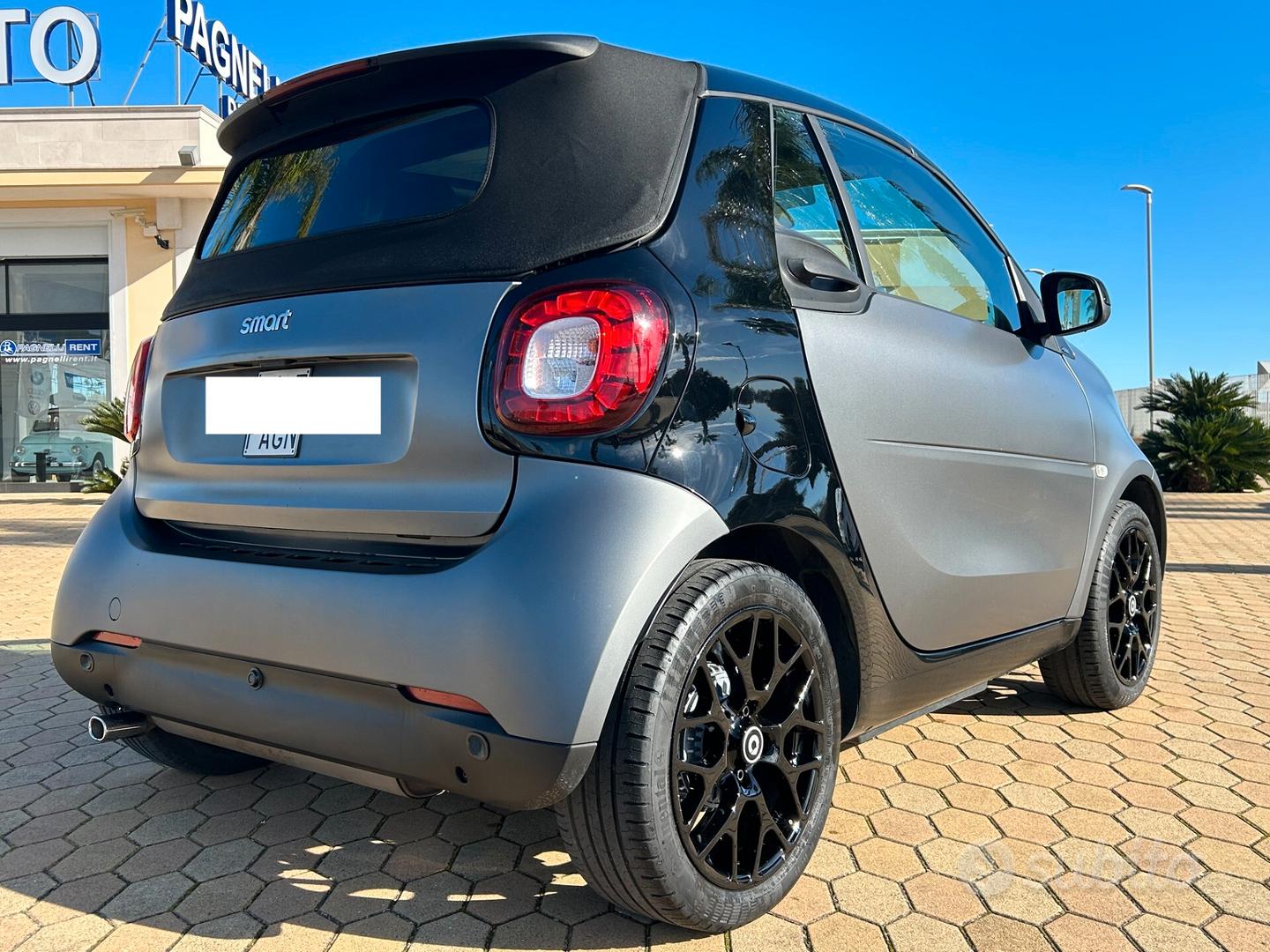 TOPCAR-ATHENS due coprisedili per auto in ecopelle sintetica | 100% su misura, compatibile con Smart ForTwo | set di coprisedili | colori marrone e nero (compatibile con Smart Roadster