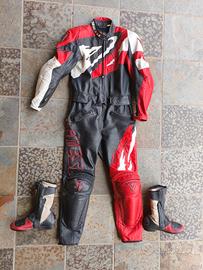 tuta pelle dainese con stivali abbinati
