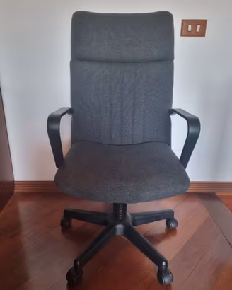 Poltrona da ufficio girevole con schienale alto