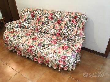Divano antico a fiori