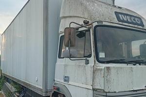 Autocarro iveco 145-17