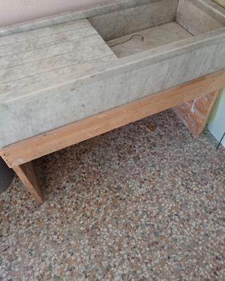 Vecchio lavandino cucina in marmo di Carrara