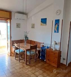 Anzio trilocale arredato con balcone