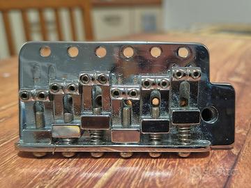 Ponte tremolo Squier Stratocaster Standard Fender