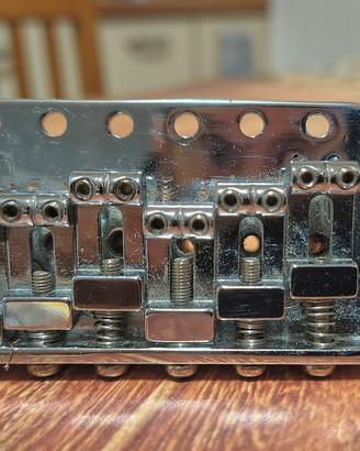 Ponte tremolo Squier Stratocaster Standard Fender