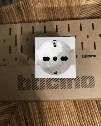 Matixgo bticino 10 sciuko 10-16A bianca