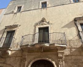 Palazzo storico del 1700 con ampio girdino