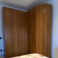 Mobile in legno ad angolo