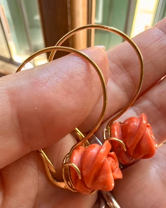Orecchini vintage oro e corallo