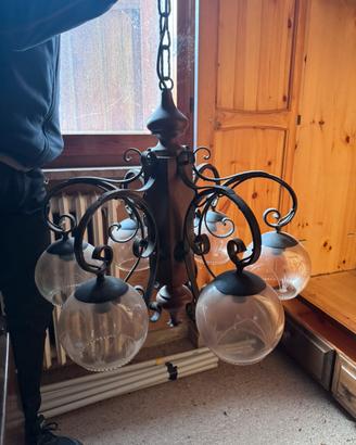 Lampadario rustico legno, ferro e vetro