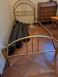 letto singolo in ottone 