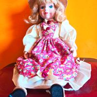 BAMBOLA IN PORCELLANA VINTAGE