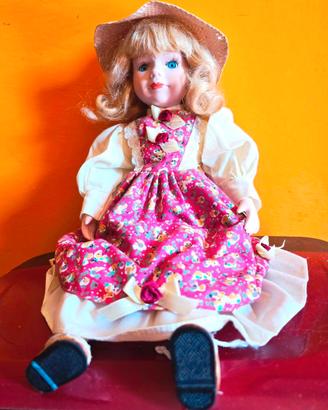 BAMBOLA IN PORCELLANA VINTAGE