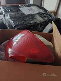 fanale posteriore triumph 955i  anno 99