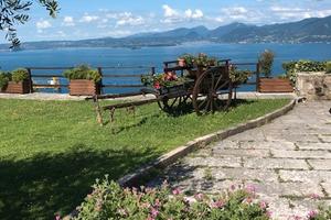 Bilocale con vista lago