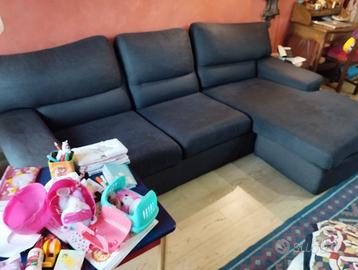 Divano marca Poltrone e Sofà