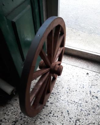 Ruota  di carro artigianale