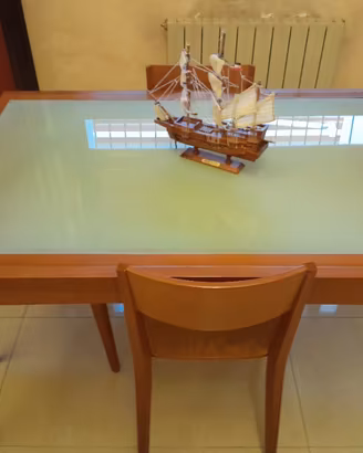 tavolo completo di  sedie €250 tratt.