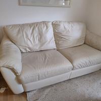 divano letto in pelle colore panna