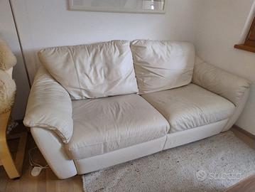divano letto in pelle colore panna