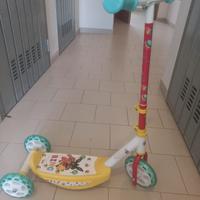 Monopattino bimbo e bimba bing
