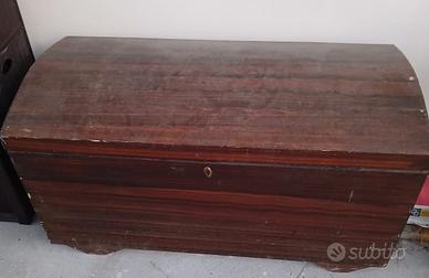Cassapanca in legno