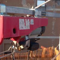 paranco + palo a bandiera + tubo innocente zincato