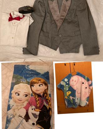 Elegante vestito, poncho e telo mare per bambino.