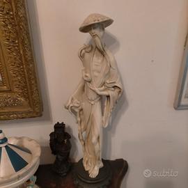 statue