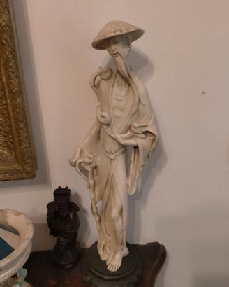 statue