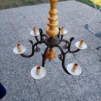 coppia diversa di lampadari