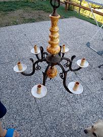 coppia diversa di lampadari