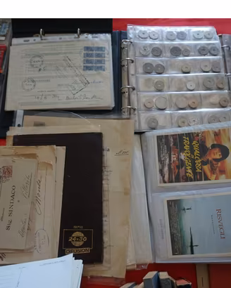 Lotto cartaceo monete libri documenti pagelle ecc