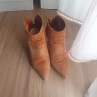 Stivaletti camoscio a punta tacco comodo Bianca Di