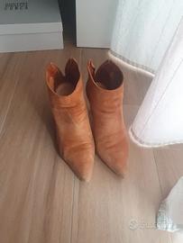 Stivaletti camoscio a punta tacco comodo Bianca Di