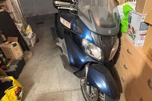 MOTOCICLO SUZUKI 650