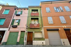 CASA SEMINDIPENDENTE A FIORENZUOLA D'ARDA