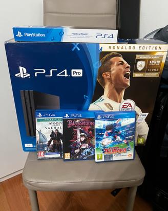 PS4 PRO + 3 giochi + Stand + Base ricarica