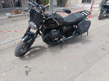 moto Guzzi v7 Stone 