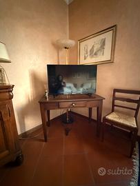 Tavolo scrittoio in noce.