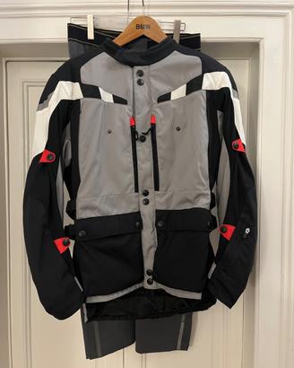 Giacca e pantalone per moto BMW modello GS Dry Gi