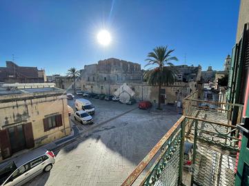 6 LOCALI A CAVALLINO