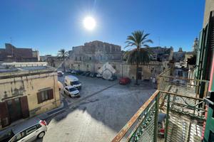 6 LOCALI A CAVALLINO